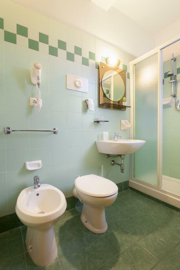 Hotel Atlantic Vista Mare Пезаро Экстерьер фото