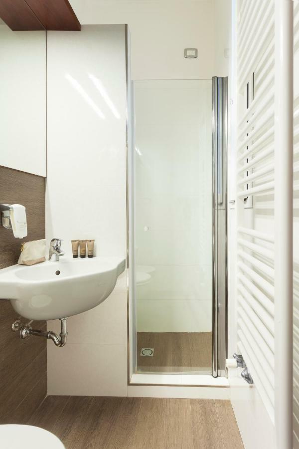 Hotel Atlantic Vista Mare Пезаро Экстерьер фото