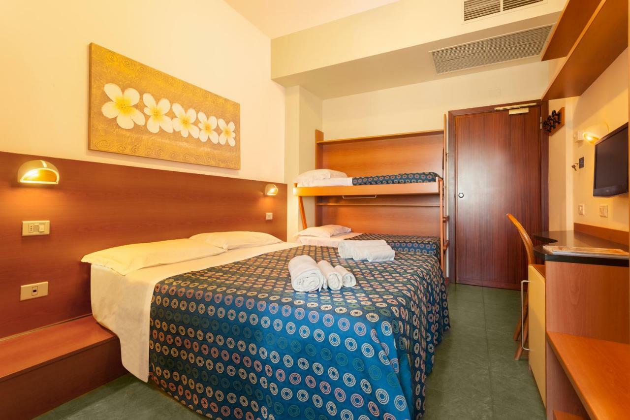 Hotel Atlantic Vista Mare Пезаро Экстерьер фото