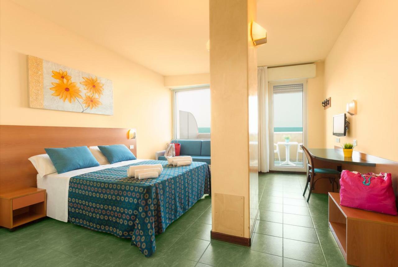 Hotel Atlantic Vista Mare Пезаро Экстерьер фото