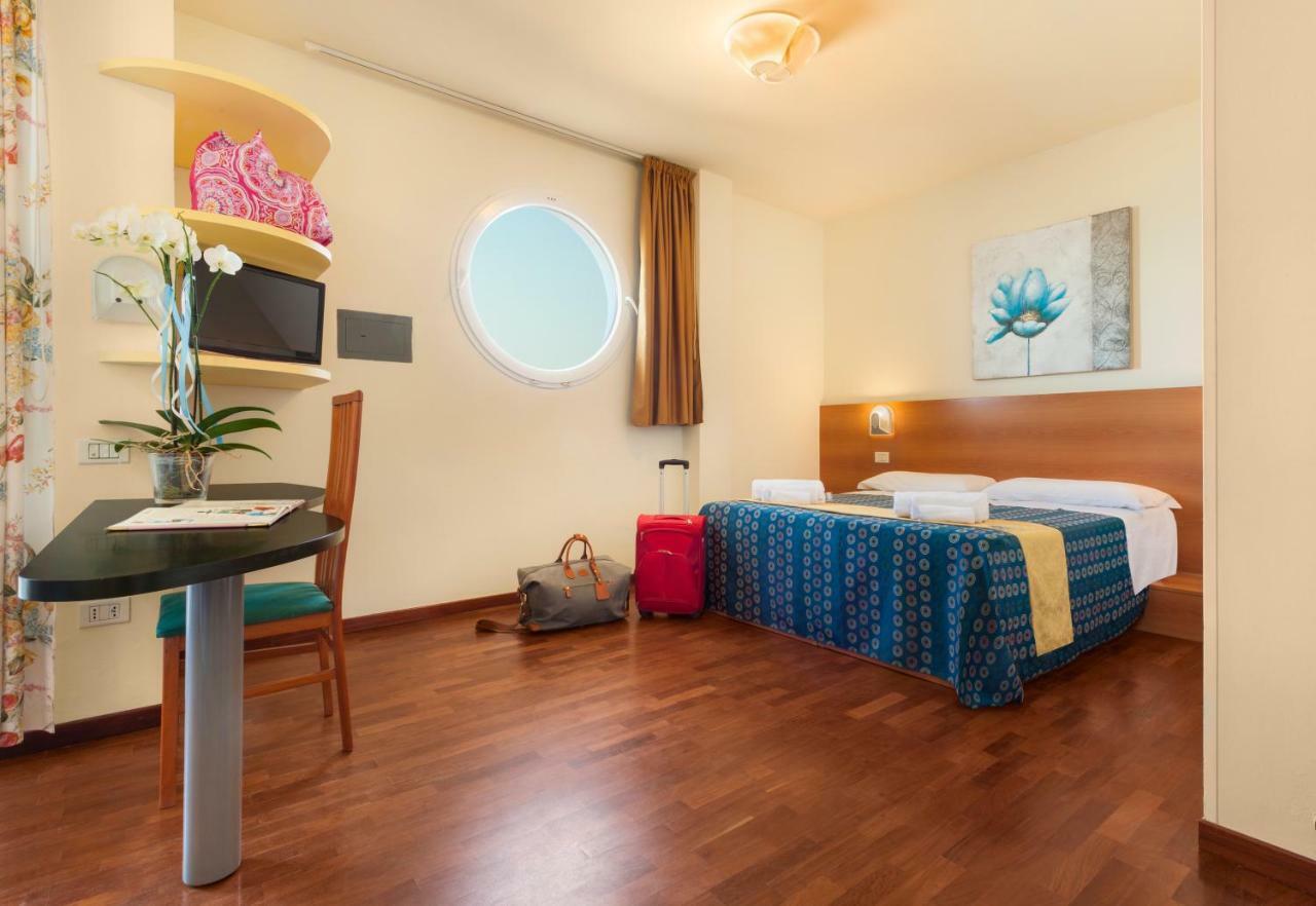 Hotel Atlantic Vista Mare Пезаро Экстерьер фото