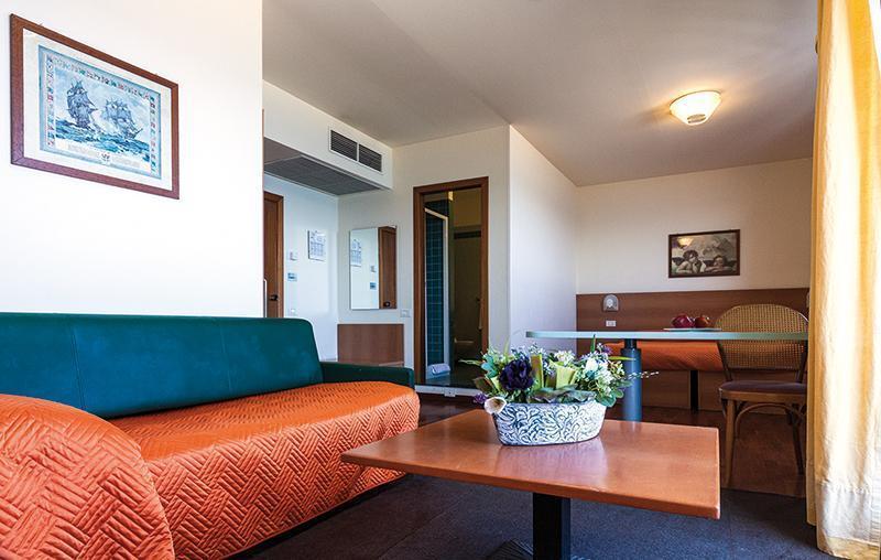 Hotel Atlantic Vista Mare Пезаро Экстерьер фото