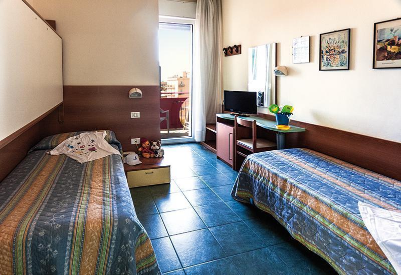 Hotel Atlantic Vista Mare Пезаро Экстерьер фото