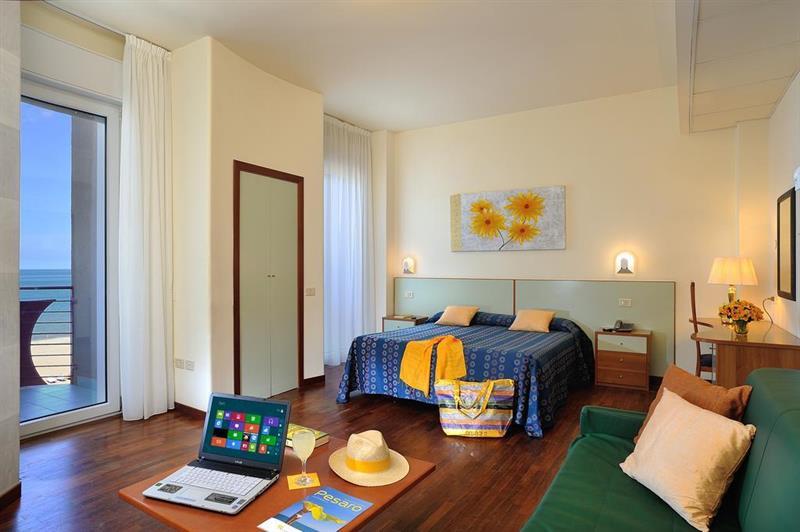 Hotel Atlantic Vista Mare Пезаро Экстерьер фото