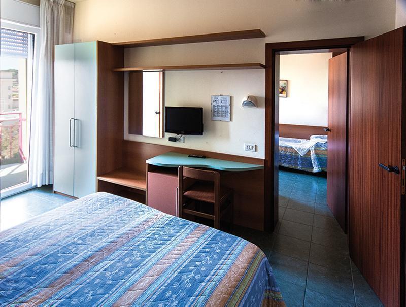 Hotel Atlantic Vista Mare Пезаро Экстерьер фото