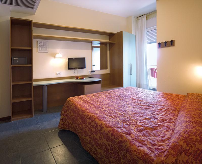 Hotel Atlantic Vista Mare Пезаро Экстерьер фото